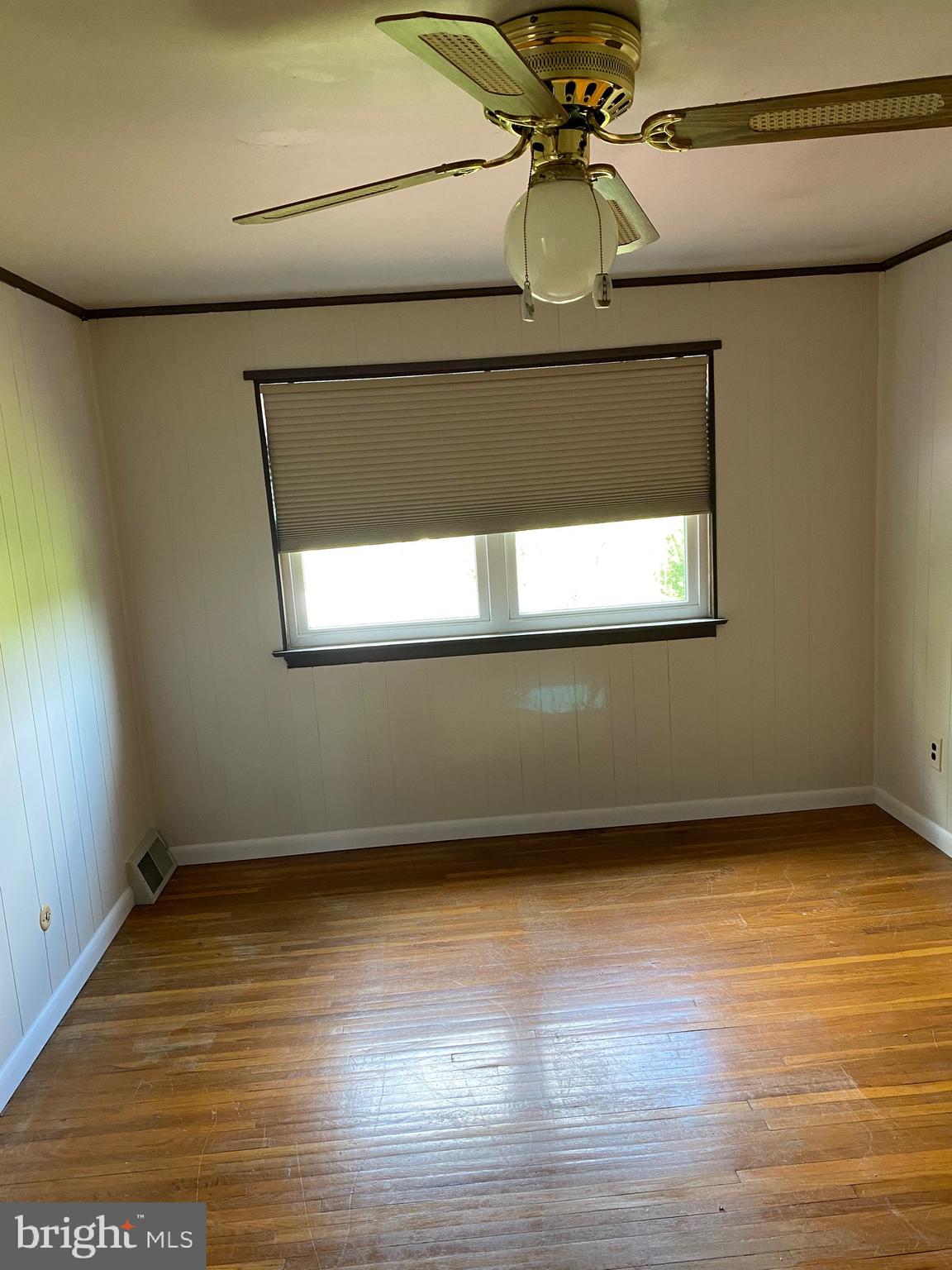 12420 Wyndom Road Philadelphia, PA 19154 - Photo 13 of 32 Middle bedroom