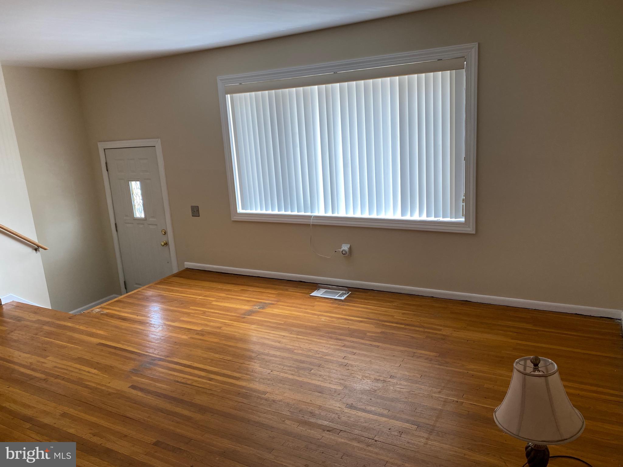 12420 Wyndom Road Philadelphia, PA 19154 - Photo 3 of 32 Living room