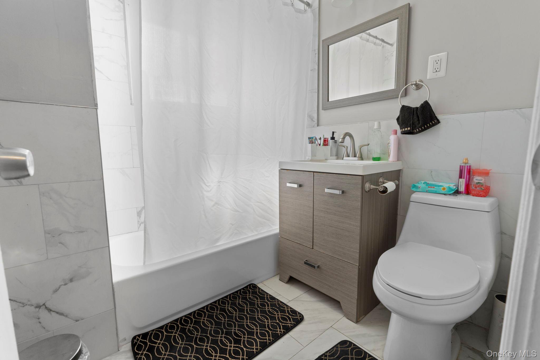 27 Croydon Road Amityville, NY 11701 - Photo 11 of 17 Gallery Image 11