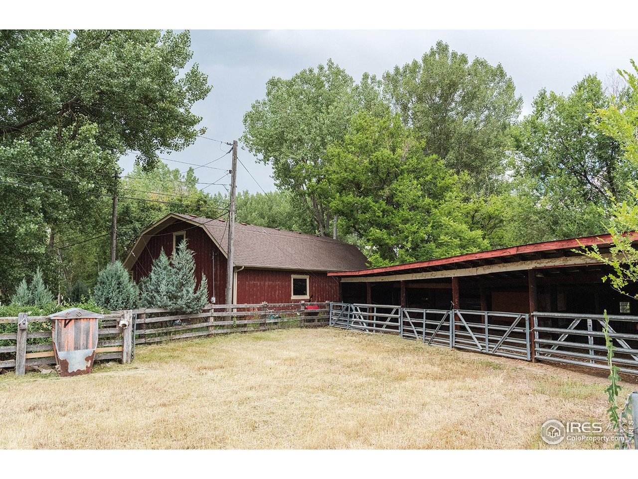 12357 North 75th Street Longmont, CO 80503 - Photo 45 of 49 a backyard of a house with table and chairs