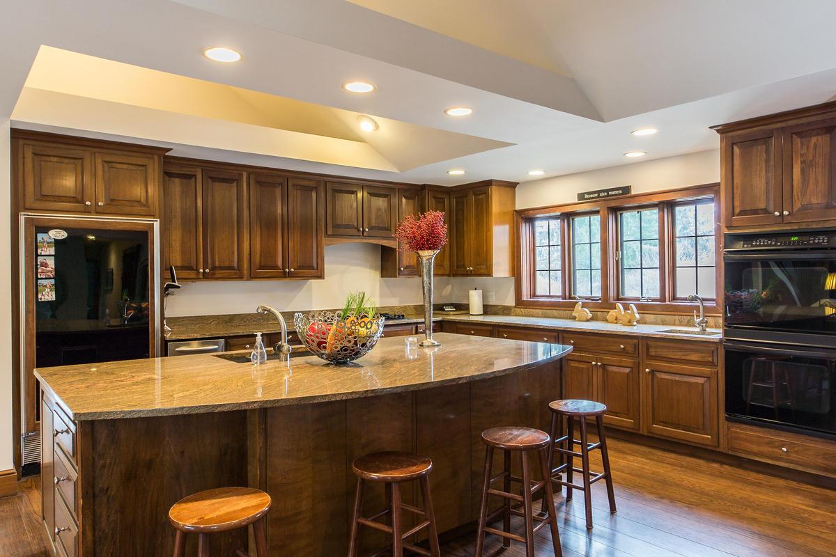 2437 Lane Road Columbus, OH 43220 - Photo 8 of 27