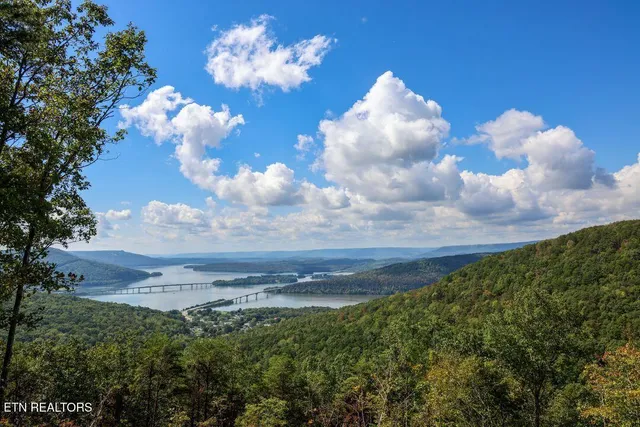 $899,000 | Countryside Court, Guild, TN 37340