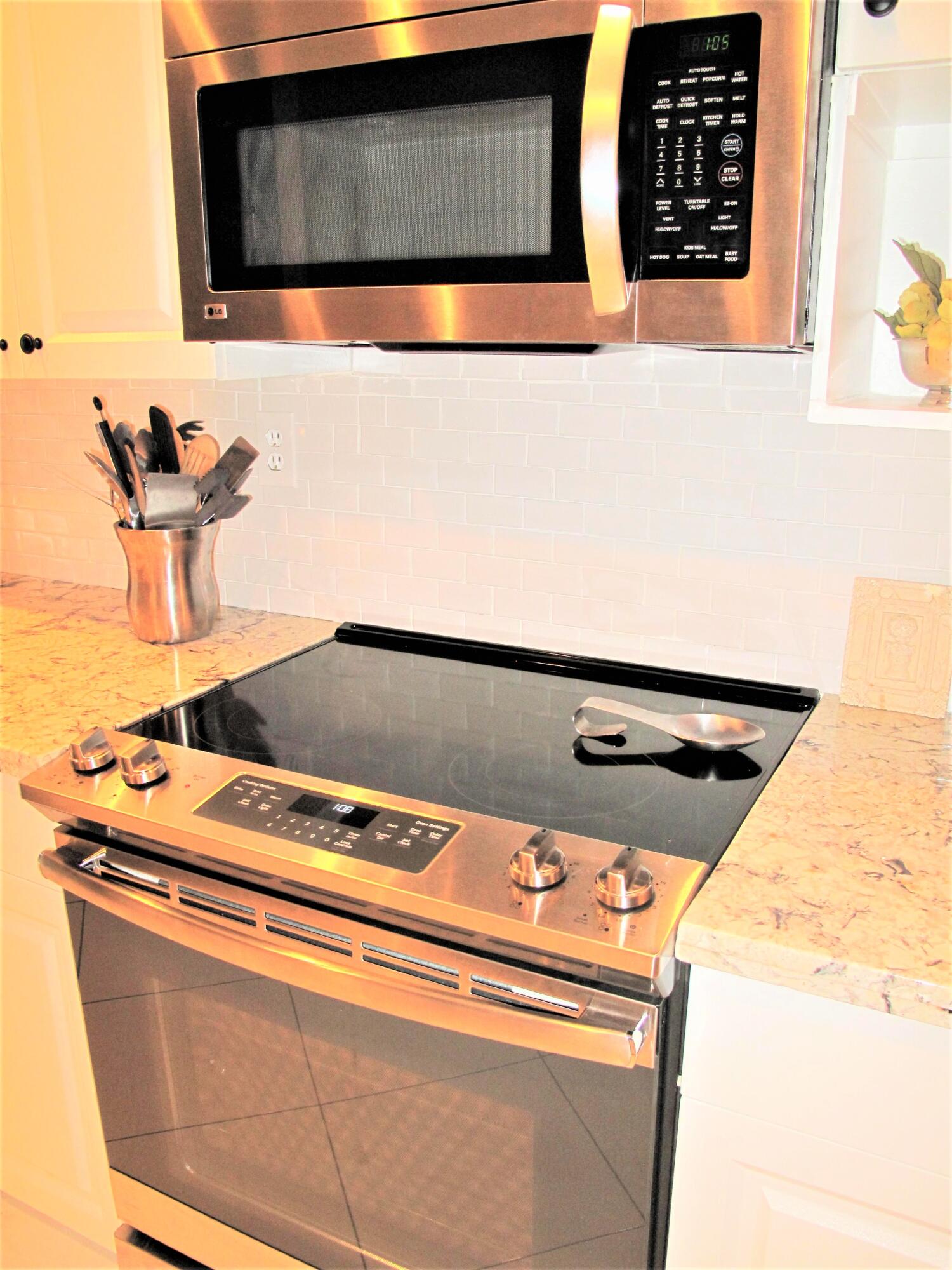 5031 Nesting Way, Unit D Delray Beach, FL 33484 - Photo 14 of 35 New SS appliances