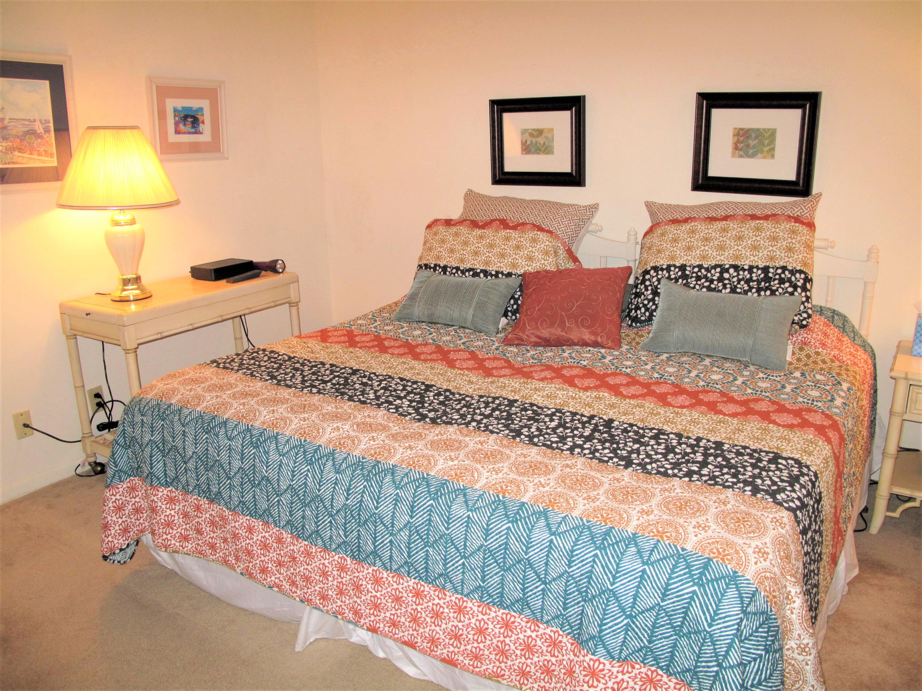 5031 Nesting Way, Unit D Delray Beach, FL 33484 - Photo 20 of 35 Guest BR king bed