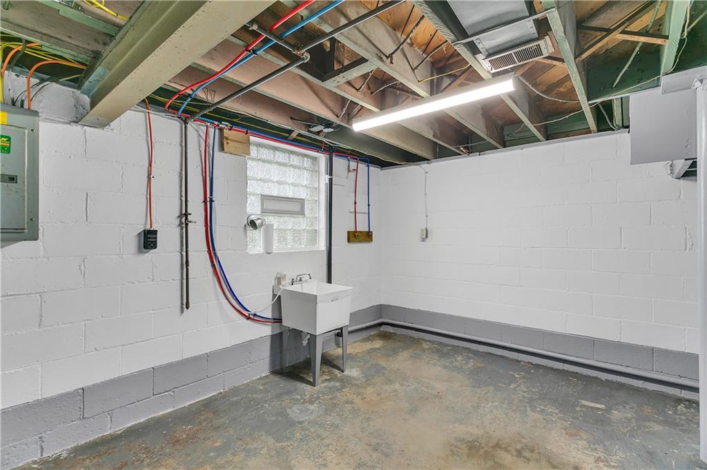 272 Hulton Road Verona, PA 15147 - Photo 20 of 25 Gallery Image 20