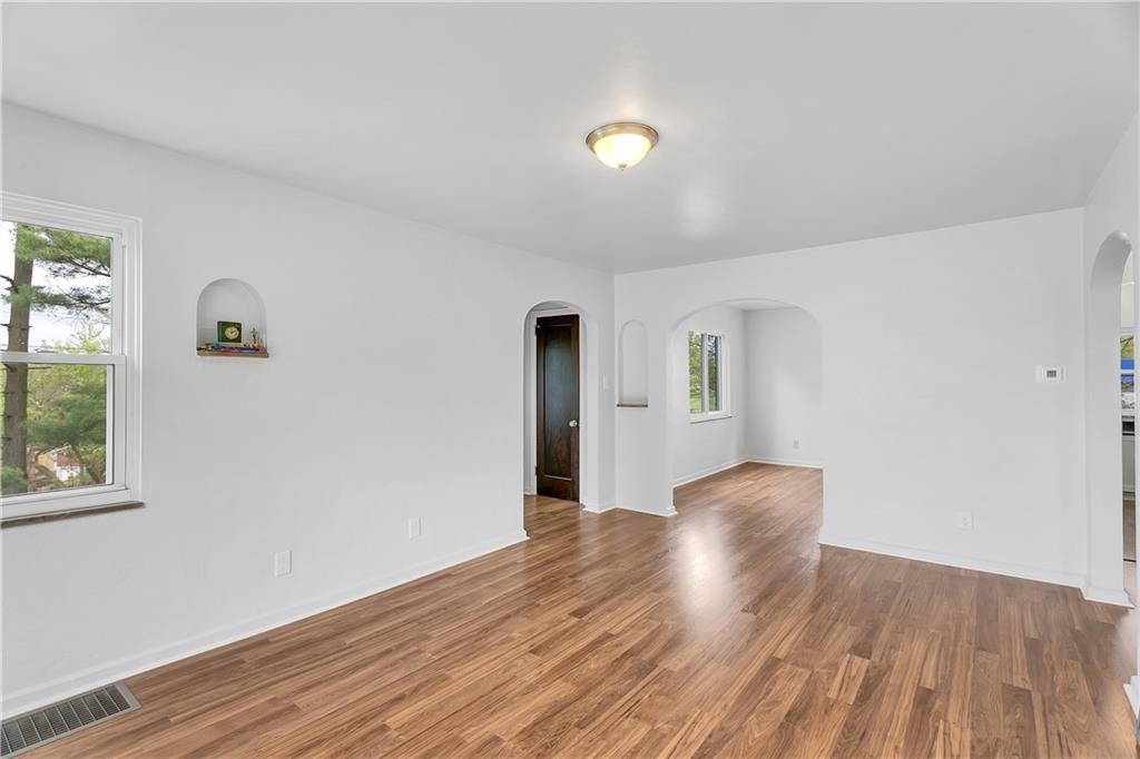 272 Hulton Road Verona, PA 15147 - Photo 4 of 25 Gallery Image 4