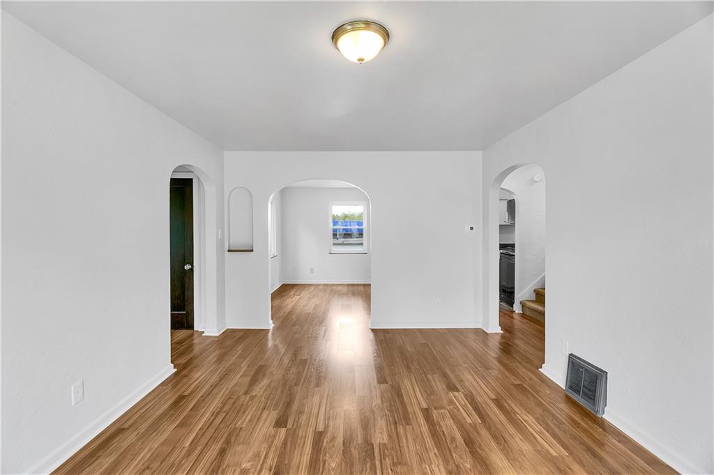 272 Hulton Road Verona, PA 15147 - Photo 5 of 25 Gallery Image 5