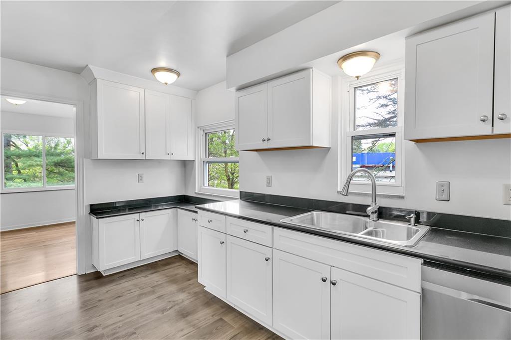 272 Hulton Road Verona, PA 15147 - Photo 9 of 25 Gallery Image 9