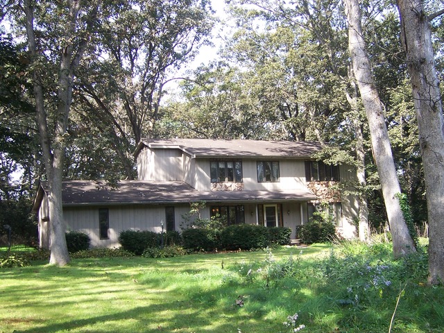 3111 Springbrook Road Crystal Lake, IL 60012 - Photo 2 of 5
