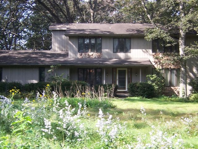 3111 Springbrook Road Crystal Lake, IL 60012 - Photo 3 of 5