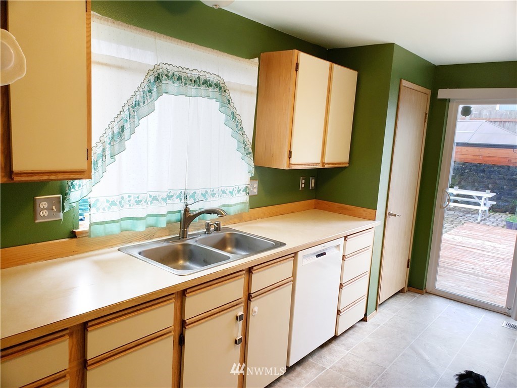 2516 Perry Avenue Bremerton, WA 98310 - Photo 11 of 20 Gallery Image 11