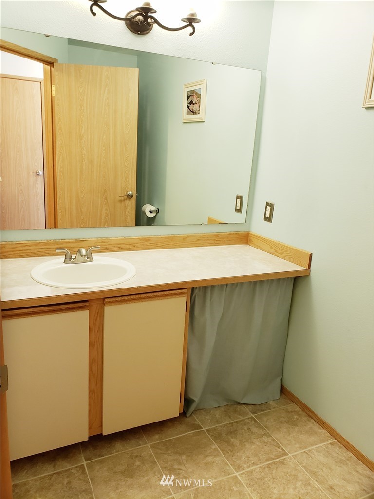 2516 Perry Avenue Bremerton, WA 98310 - Photo 14 of 20 Gallery Image 14