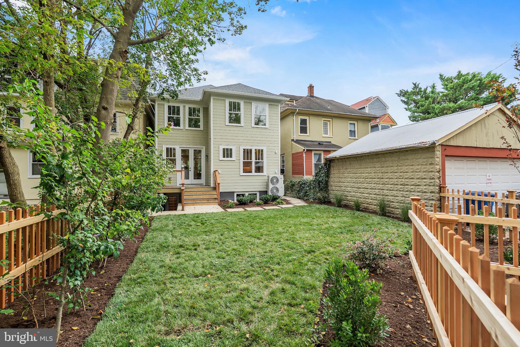 48 Murray Avenue Annapolis, MD 21401 - Photo 36 of 39 a front view of a house with garden
