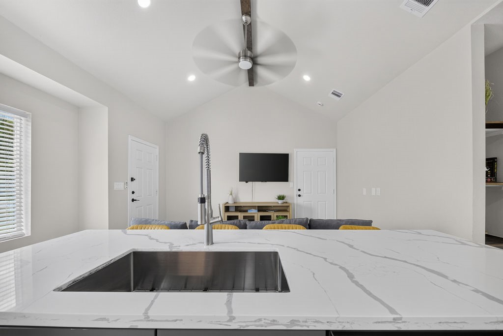 711 Rosedale Street La Marque, TX 77568 - Photo 6 of 18