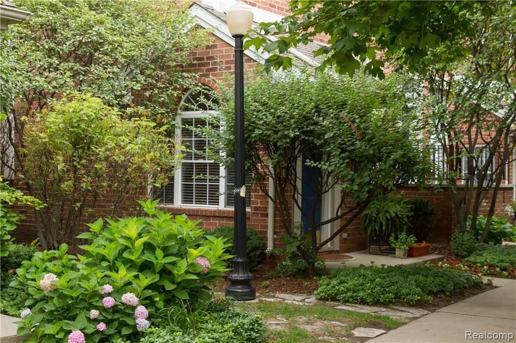 1443 Chesapeake Road Royal Oak, MI 48067 - Photo 2 of 36