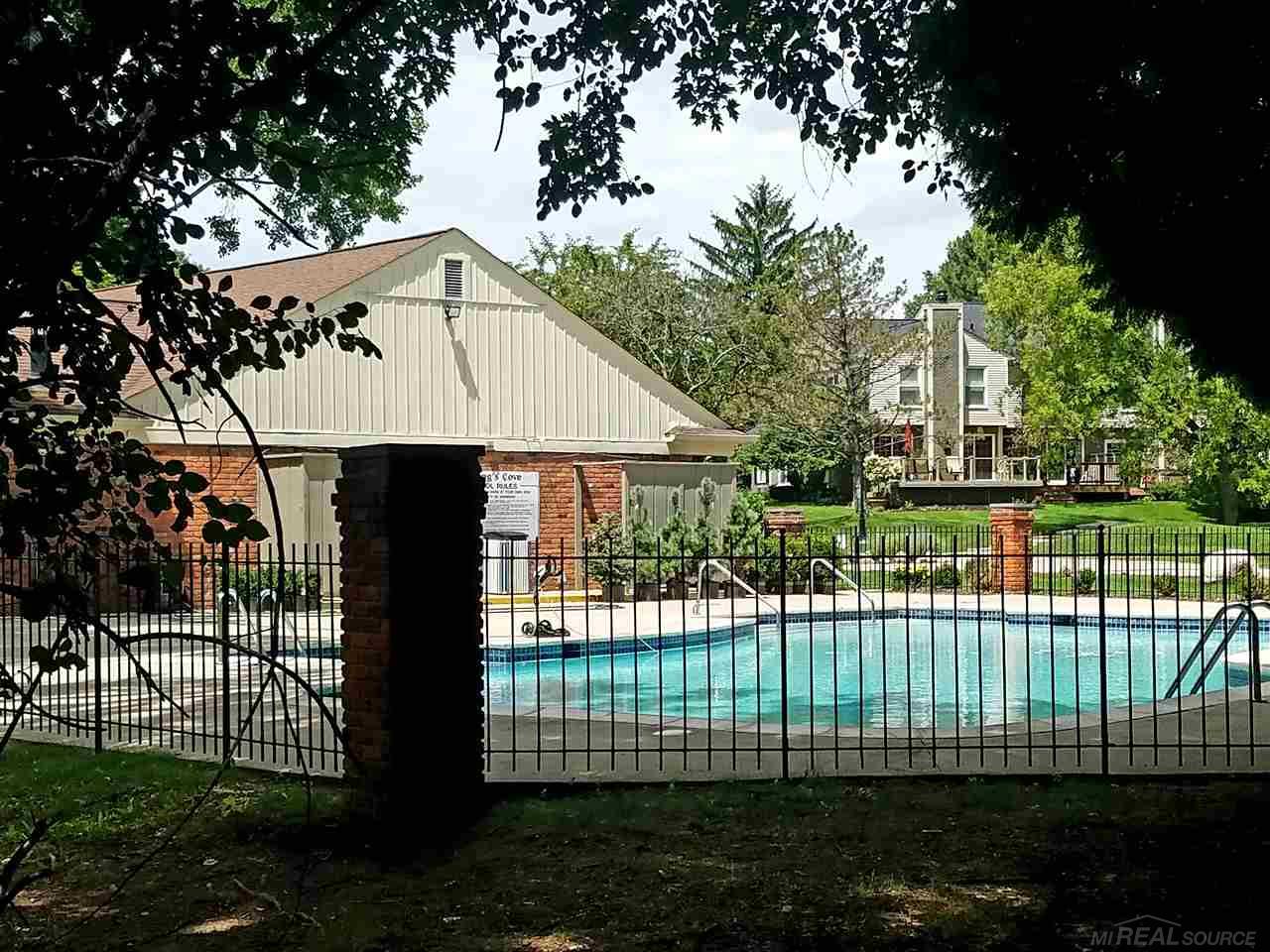 1554 Gas Light Lane Rochester, MI 48306 - Photo 27 of 28 50018462-26.JPG