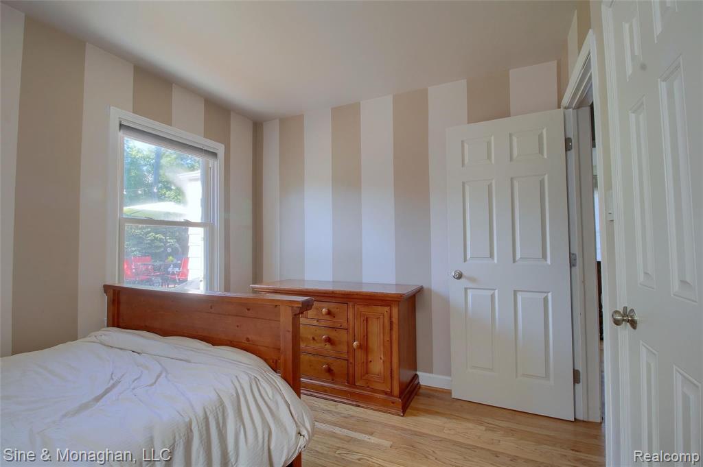 1985 Oxford Road Grosse Pointe Woods, MI 48236 - Photo 10 of 30