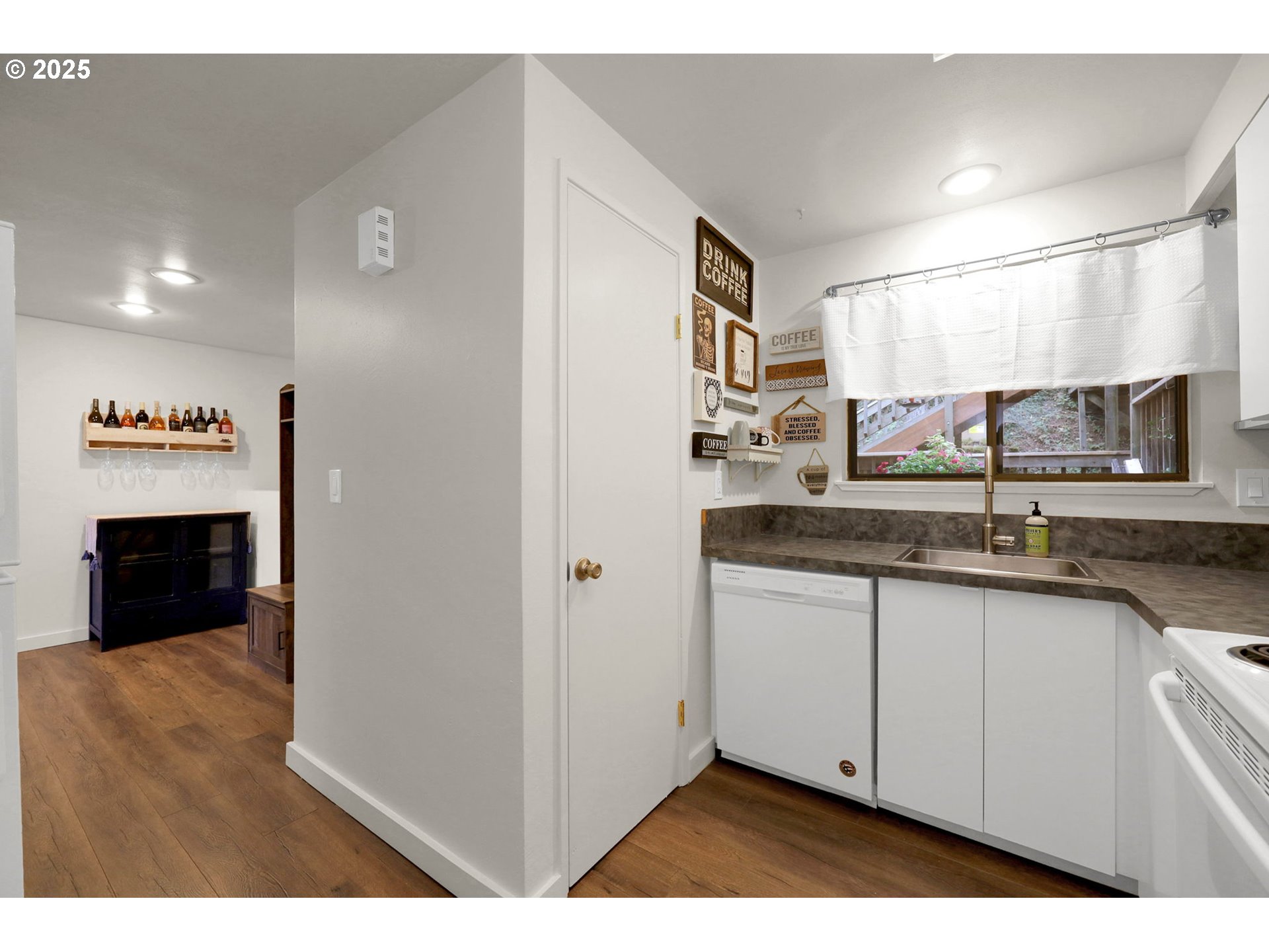 143 Treehill Loop Eugene, OR 97405 - Photo 14 of 48