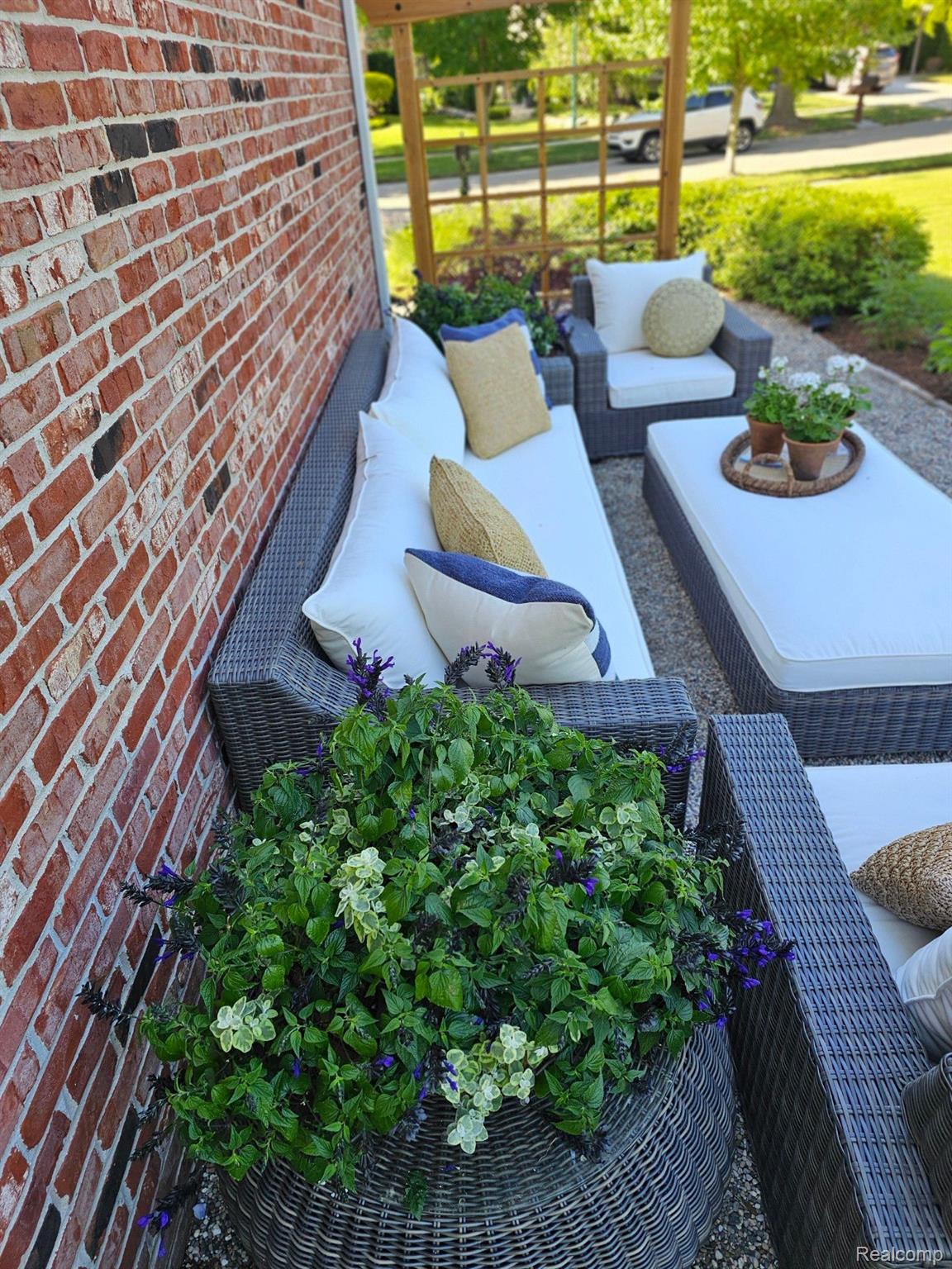 1006 Pointe Pl Boulevard Rochester, MI 48307 - Photo 25 of 33 Wonderfully Situated Side Patio