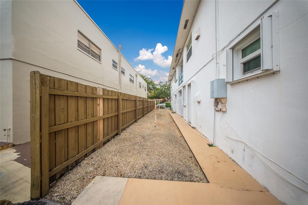 3525 Tyler Street, Unit 9 Hollywood, FL 33021 - Photo 15 of 24 a view of a stairs and an entryway