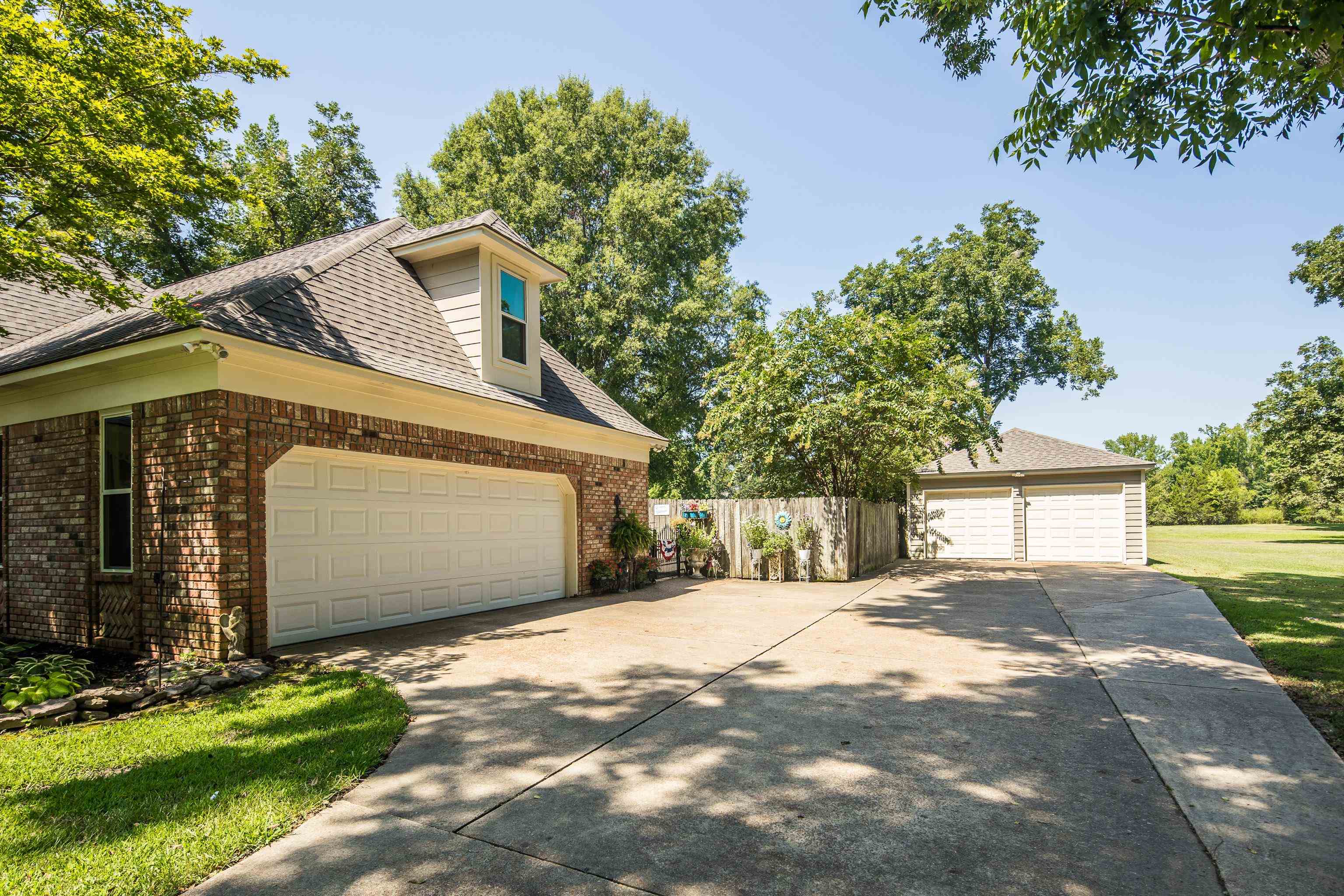 6119 Brunswick Road Arlington, TN 38002 - Photo 35 of 39 a front view of a house with a yard and garage