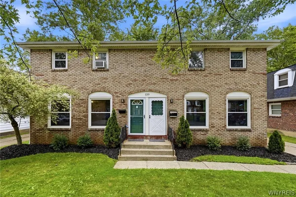$349,000 | 120 East Summerset Lane, Amherst, NY 14228