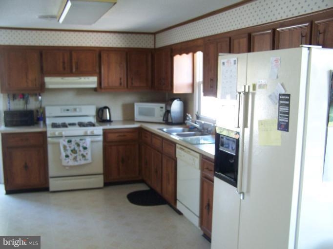 2904 Fairland Road Silver Spring, MD 20904 - Photo 7 of 15 Large open Kitchen