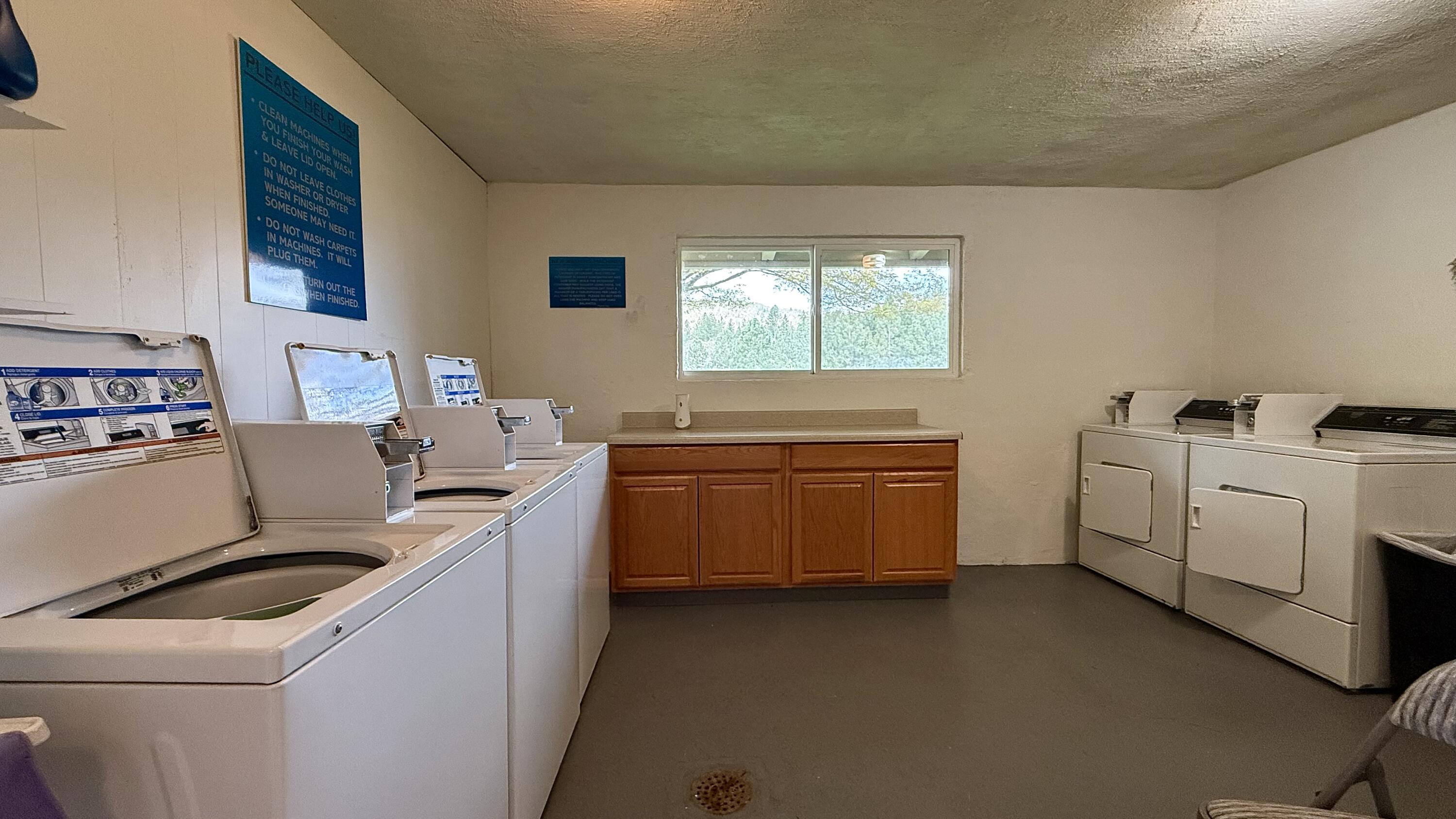 8401 Old Stage Road, Unit 13 Central Point, OR 97502 - Photo 56 of 63 Laundry in Clubhouse