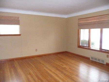 24666 Roxana Avenue Eastpointe, MI 48021 - Photo 3 of 13 Living Room