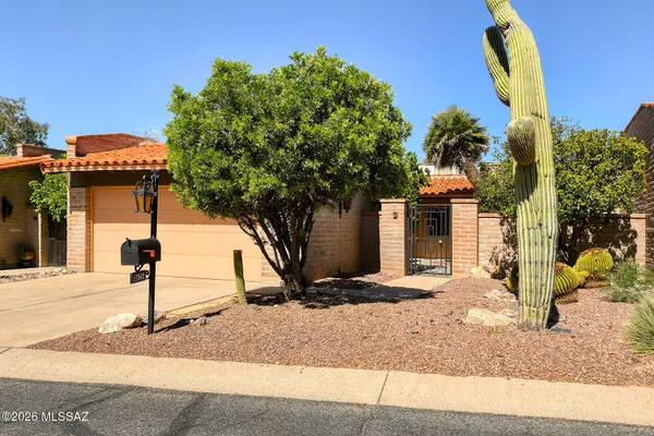 $395,000 | 7949 West Sendero Uno, Tucson, AZ 85704