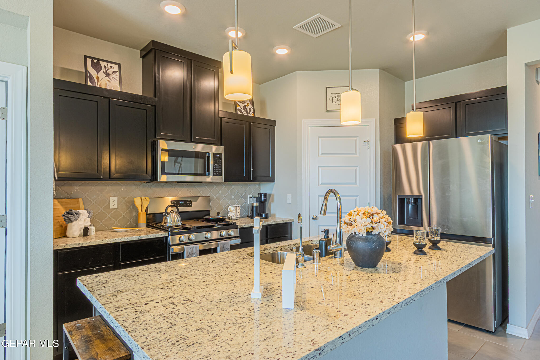 1632 Sam Dominguez El Paso, TX 79928 - Photo 10 of 34 Kitchen