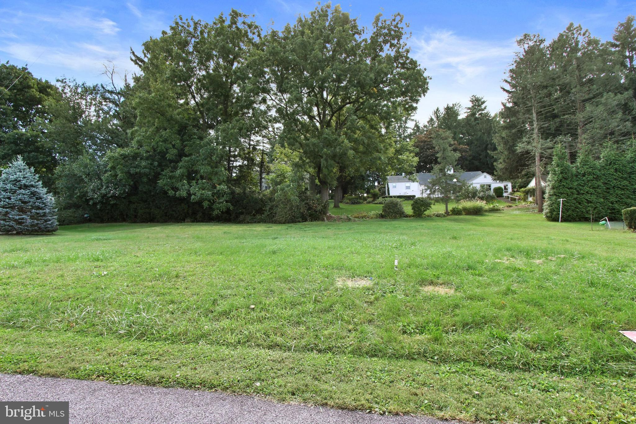 605 Hillcrest Road York, PA 17403 - Photo 1 of 9 Gallery Image 1