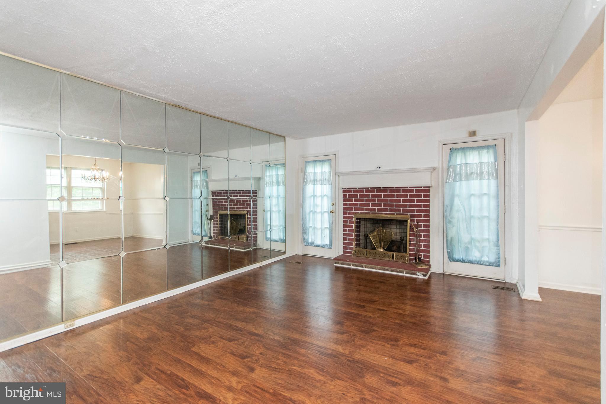 7705 Oak Lane Road Cheltenham, PA 19012 - Photo 3 of 40 Gallery Image 3