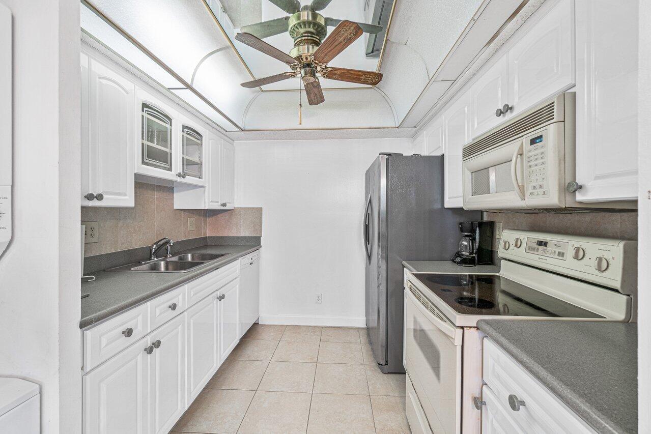 800 Jeffery Street, Unit 308 Boca Raton, FL 33487 - Photo 13 of 38 012-800JefferyStreet-BocaRaton-FL-33487-