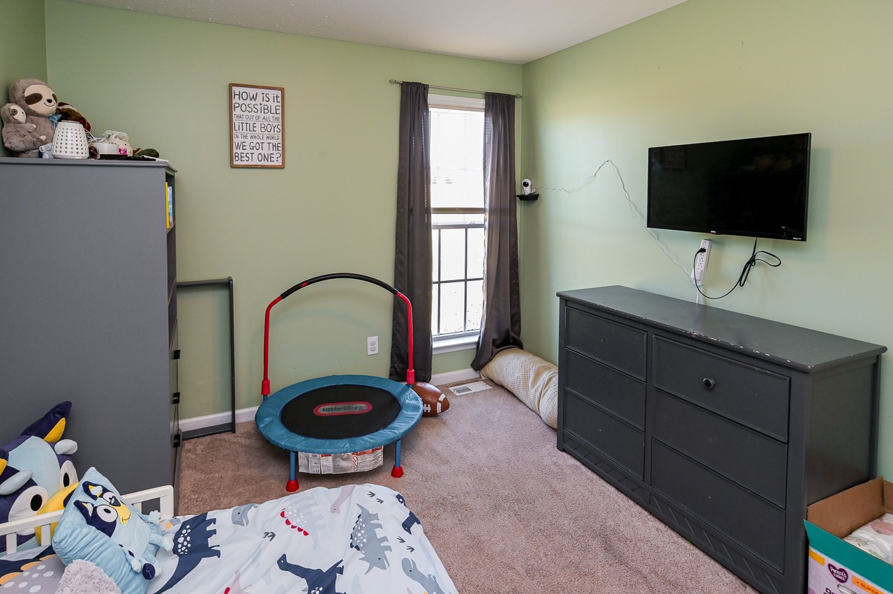 280 Flintville School Road Elora, TN 37328 - Photo 24 of 40 a living room with furniture and a flat screen tv