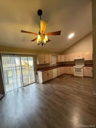 $4,000 | 650 North Dunton Avenue, East Patchogue, NY 11772