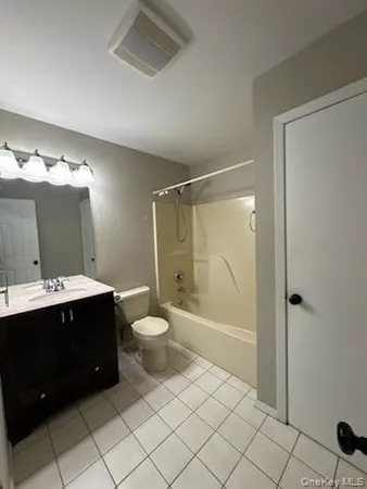 $4,000 | 650 North Dunton Avenue, East Patchogue, NY 11772