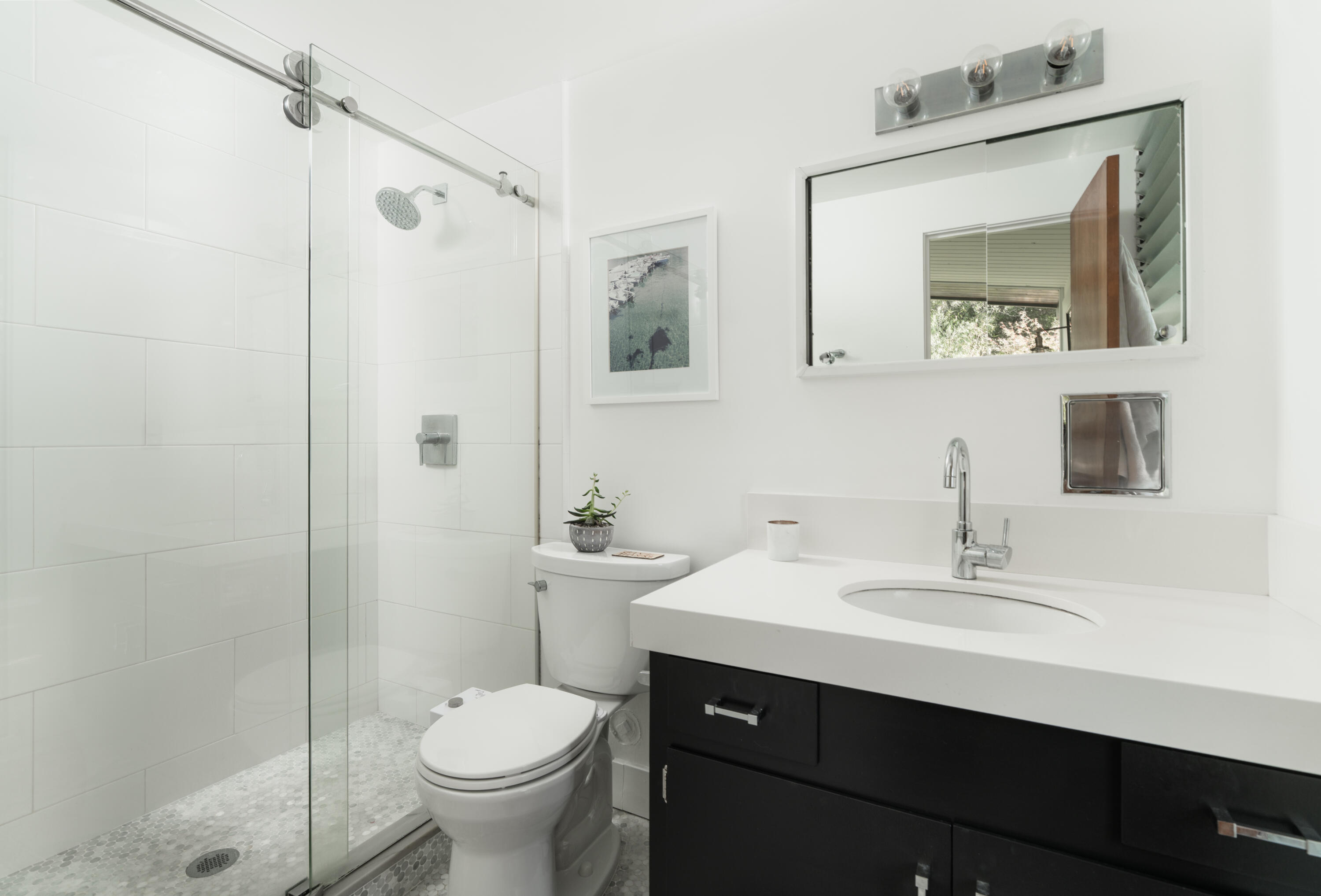 3880-3882 Foothill Road Carpinteria, CA 93013 - Photo 13 of 30 Bathroom