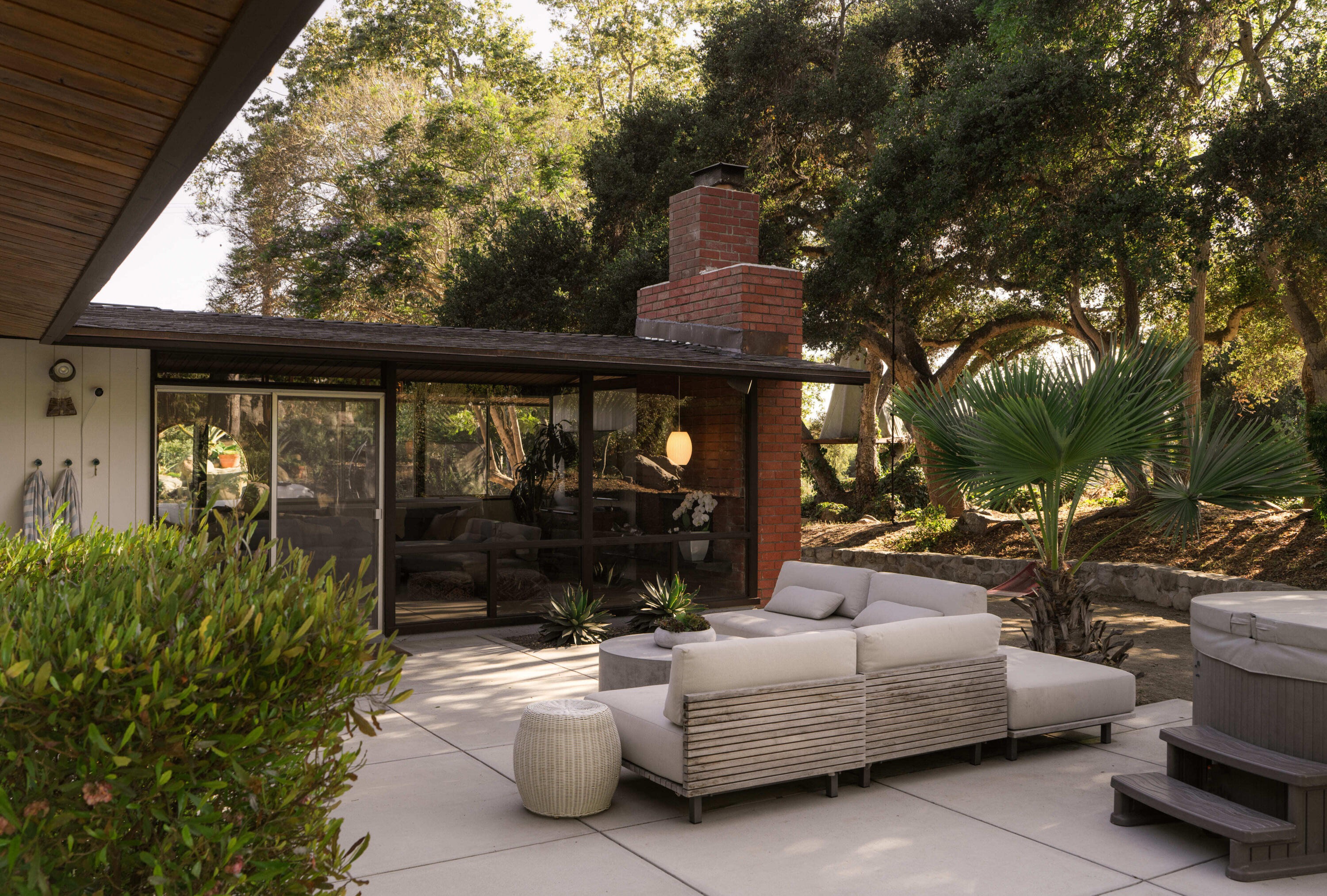 3880-3882 Foothill Road Carpinteria, CA 93013 - Photo 2 of 30 Midcentury Modern