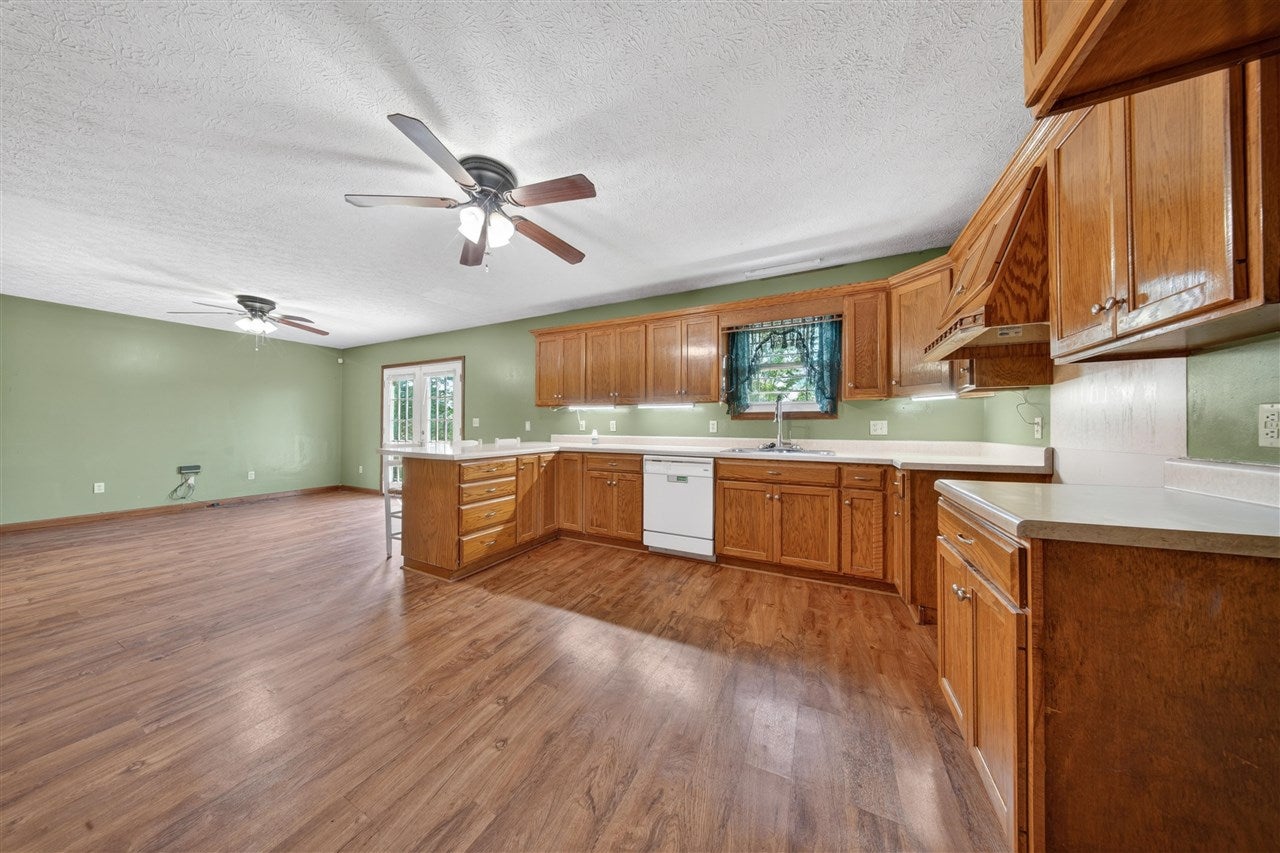 402 Wilhelm Road Russellville, KY 42276 - Photo 8 of 35 Gallery Image 8