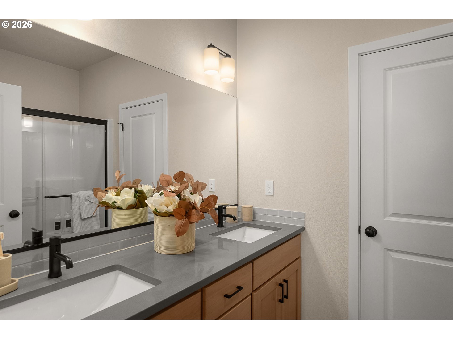 5133 Southeast Davis Road Hillsboro, OR 97123 - Photo 20 of 28 Owner's Suite Bathroom