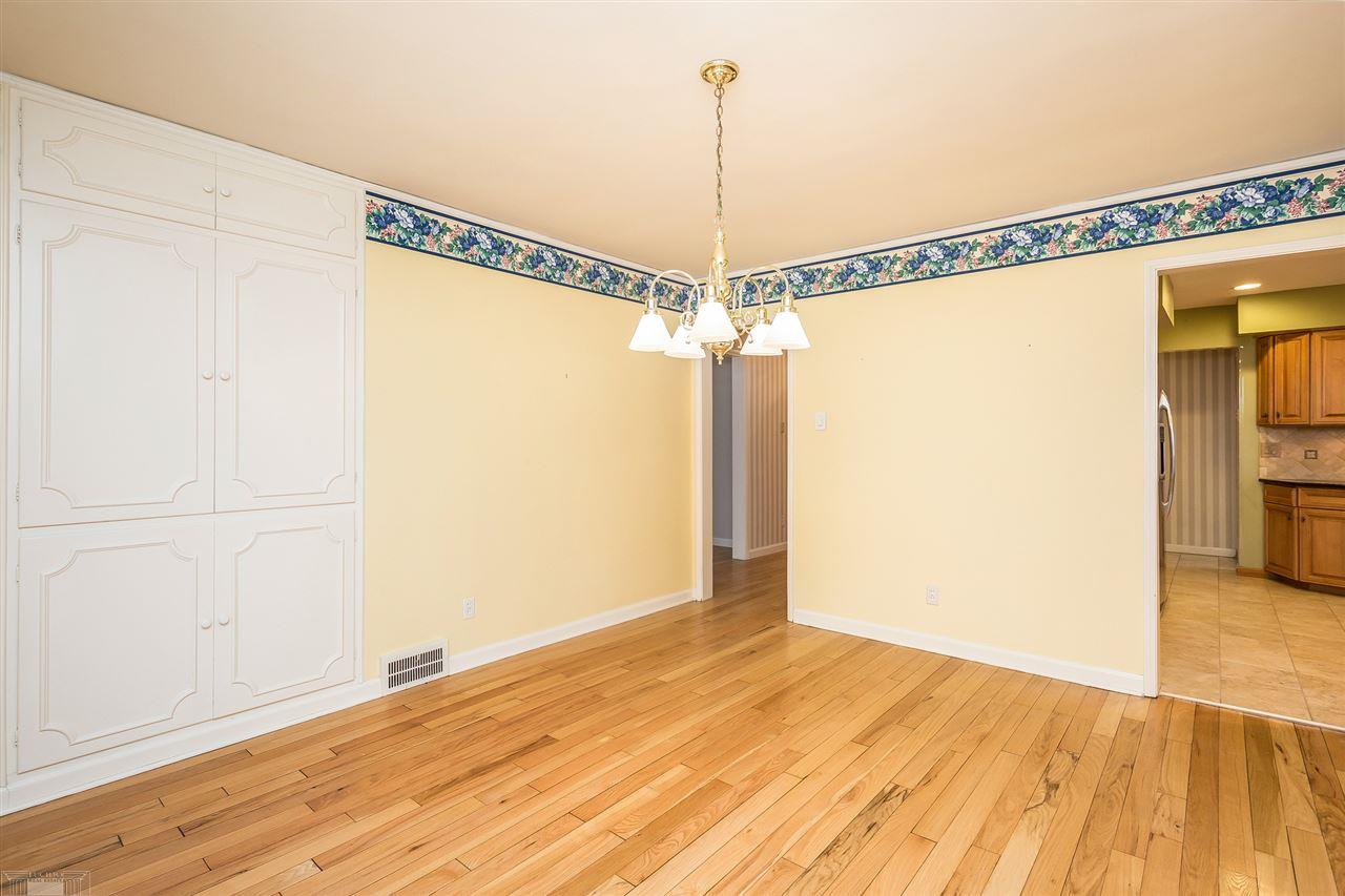 1630 Oxford Road Grosse Pointe Woods, MI 48236 - Photo 13 of 50