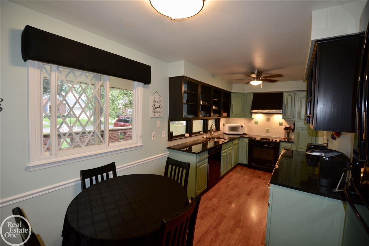 475 Lexington Road Grosse Pointe Farms, MI 48236 - Photo 4 of 40