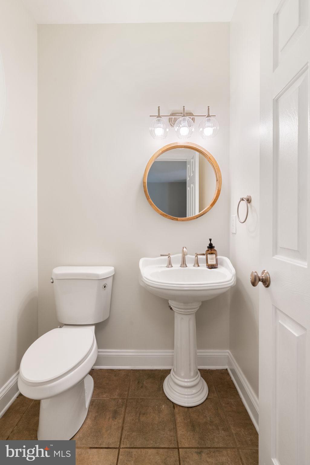 19033 Otley Road Purcellville, VA 20132 - Photo 4 of 52 Powder Room