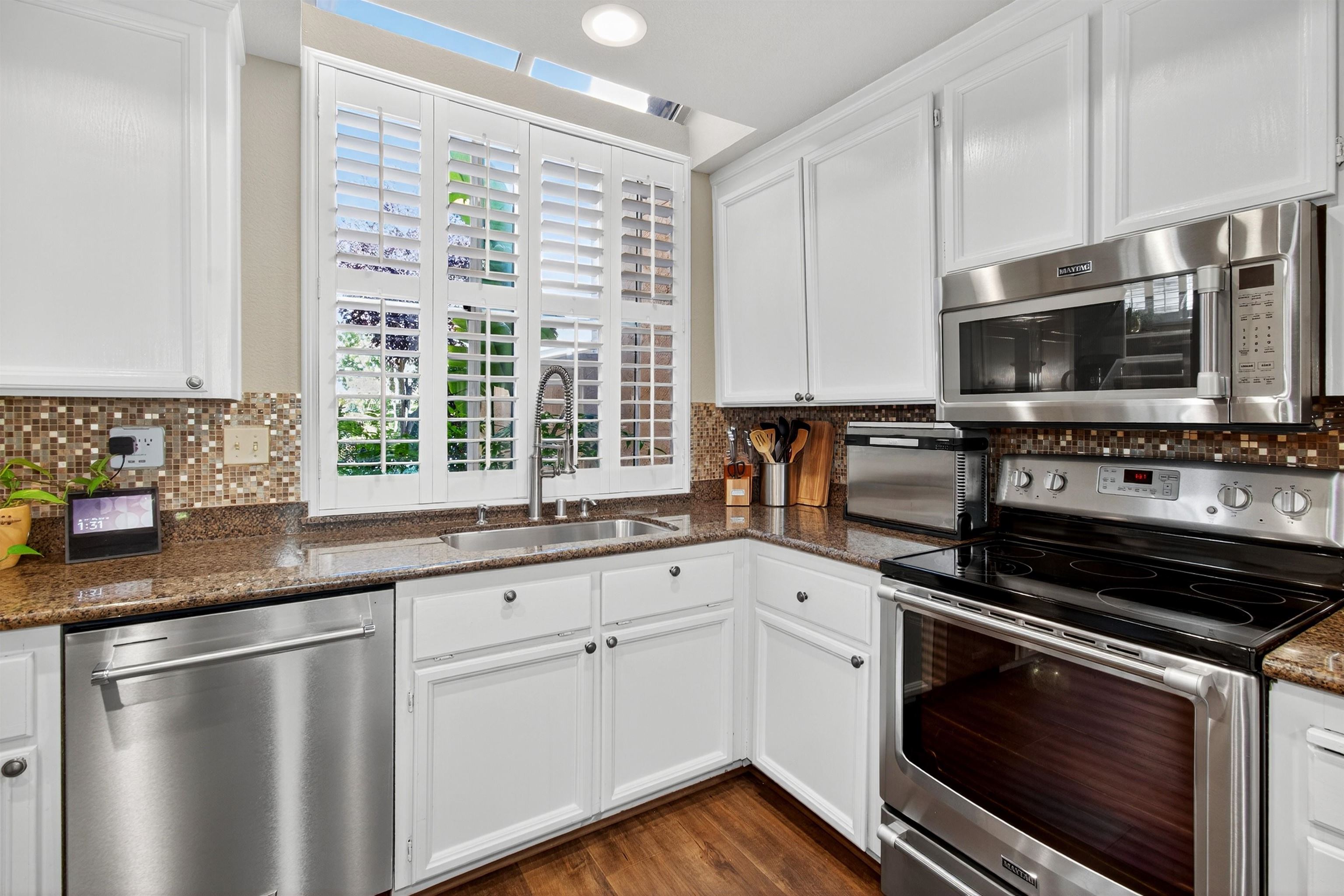 6206 Lakeview Circle San Ramon, CA 94582 - Photo 22 of 57 a kitchen with stainless steel appliances a stove sink and microwave