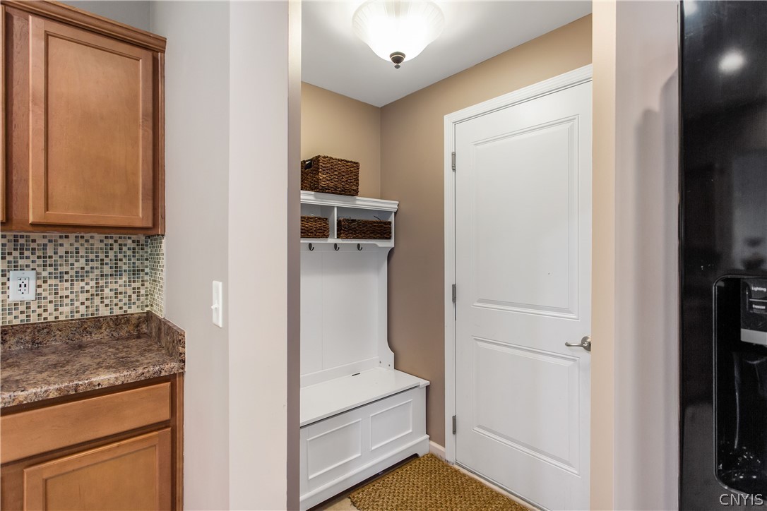 9 Naylor Circle Van Buren, NY 13027 - Photo 10 of 41 Mudroom