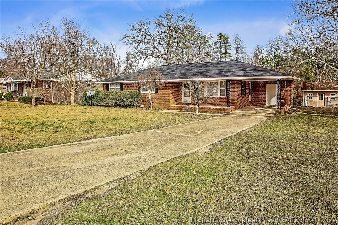 660 Pleasant Loop Fayetteville, NC 28311 - Photo 3 of 35 a front view of a house with a garden