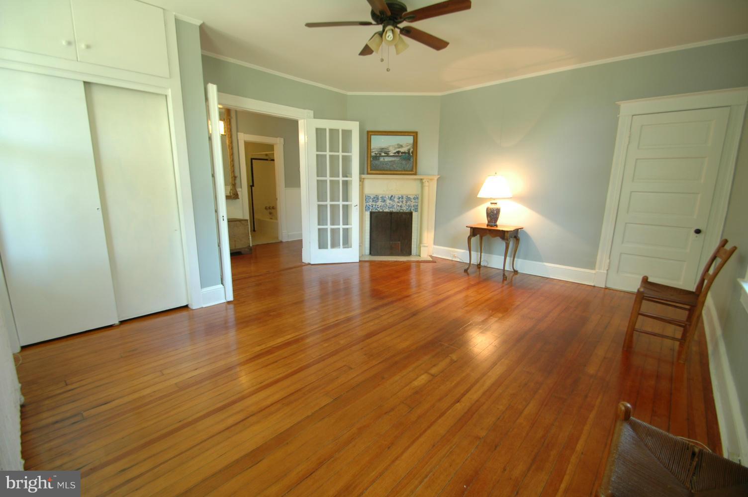 7 Gladden Road Annapolis, MD 21401 - Photo 8 of 30 Family room or fabulous 1st floor Master Bedroom