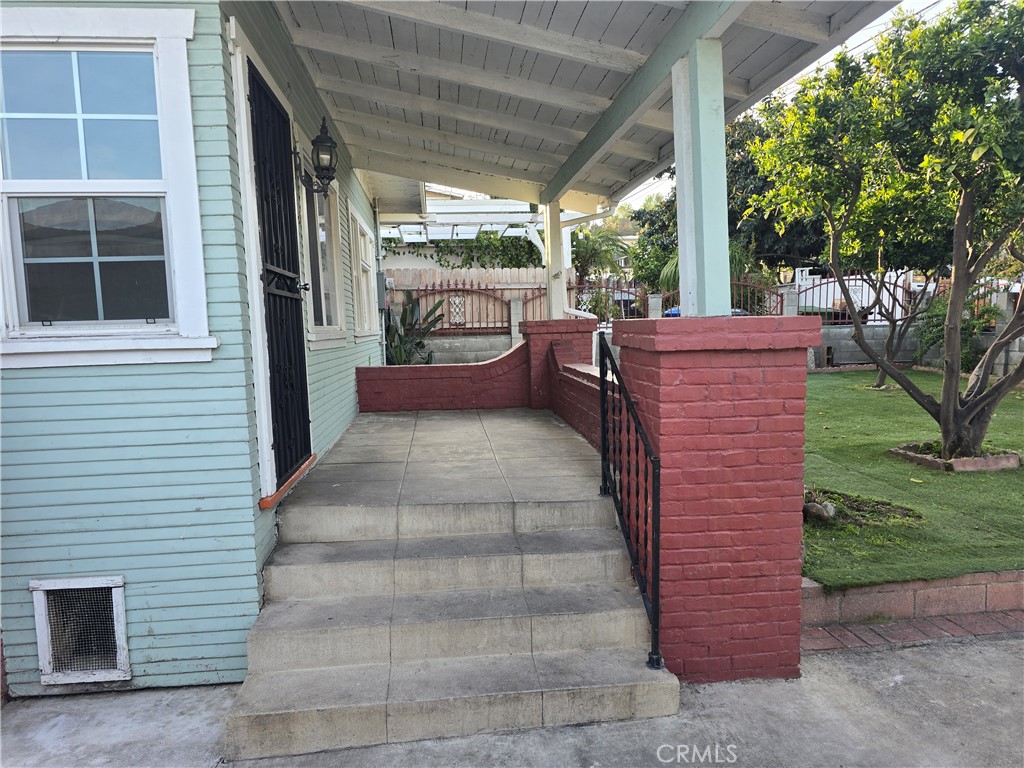 6126 Springvale Drive Los Angeles, CA 90042 - Photo 3 of 15