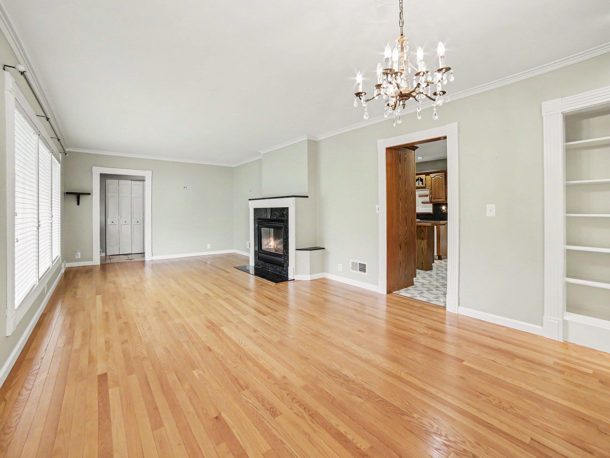 204 North Fruitport Road Spring Lake, MI 49456 - Photo 4 of 37 Dining